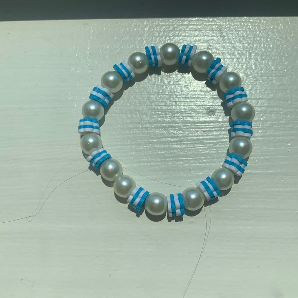 Read and white flower clay beads with pearls